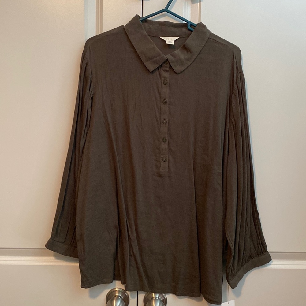 3/4 sleeve button top